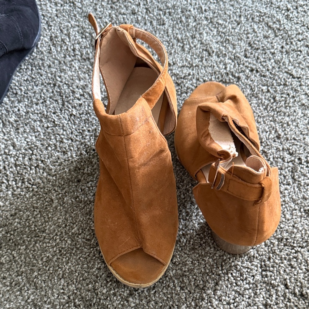 Women's Tan Peep-Toe Sandals